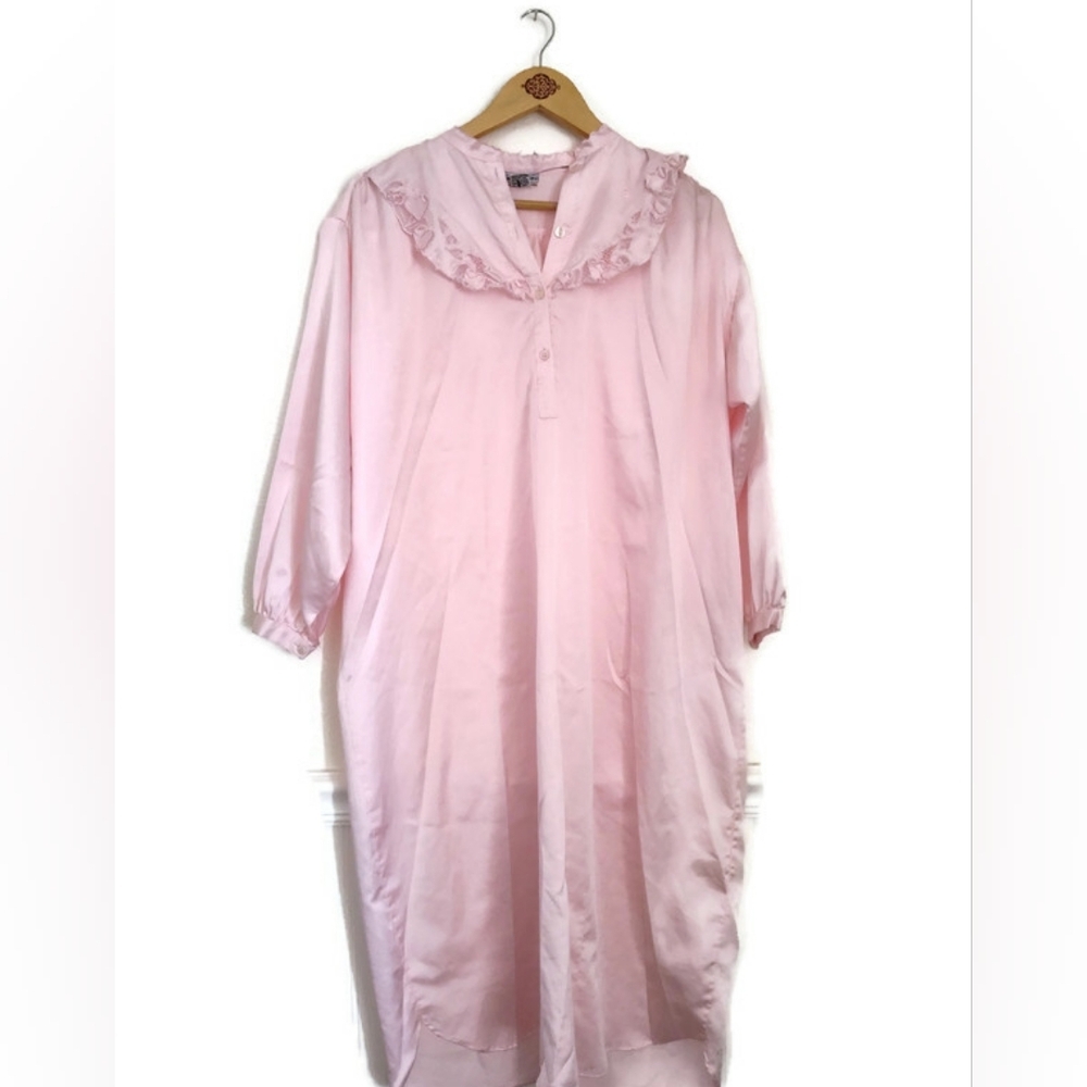 Pink Ruffled Women's Vintage Feminine Lady Like  Nightgown Size Medium - Picture 2 of 4